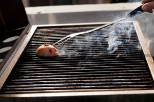 onion cleaning barbecue grill